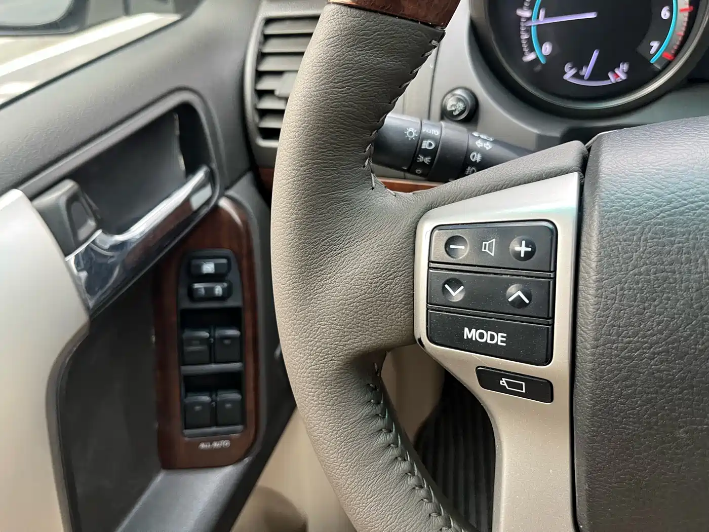 Toyota Prado 2010 4.0L Automatic VX NAVI фото 37