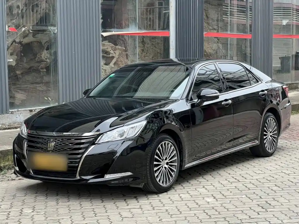 صورة 2 - Toyota Crown