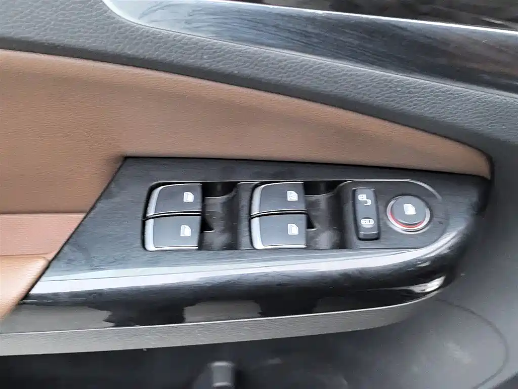 BYD S7 2017 2.0T Auto Luxury фото 9