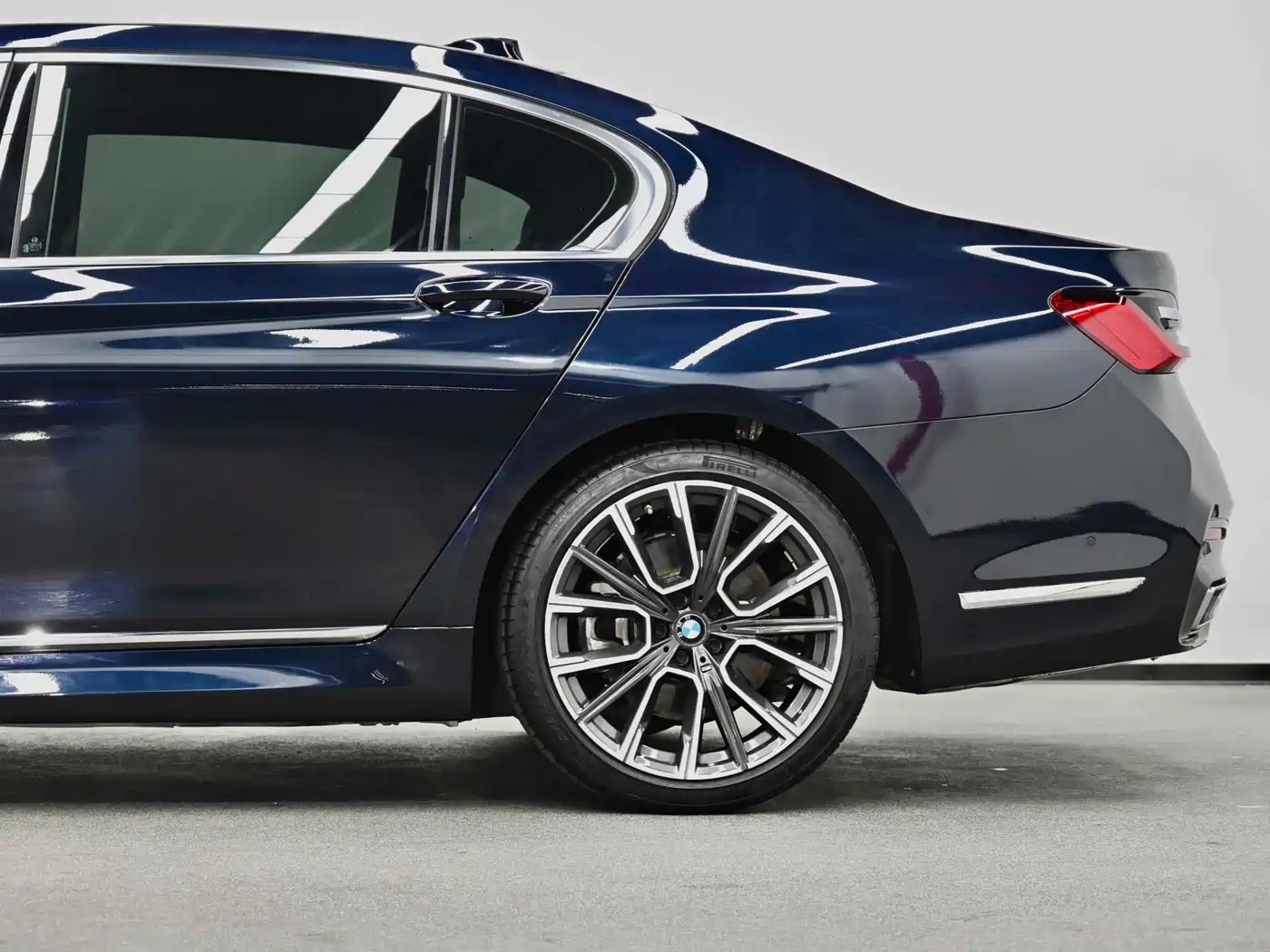 BMW 7 Series 2019 740Li Leading M Sport Package фото 17