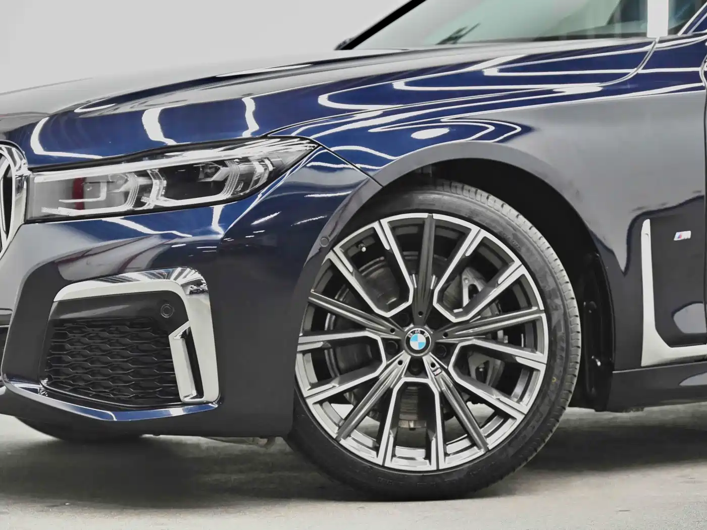 BMW 7 Series 2019 740Li Leading M Sport Package фото 14