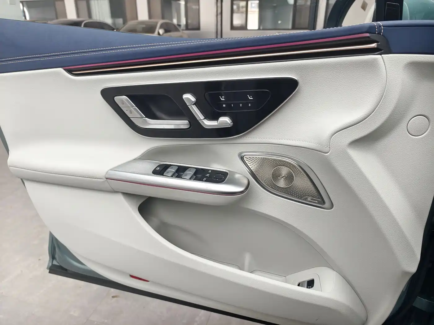 Mercedes-Benz EQE 2025 2025 Model 500 4MATIC Luxury Edition
