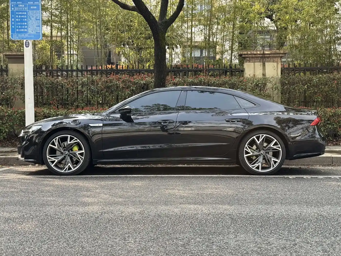 Audi A7L 2024 45 TFSI quattro S-line Black Warrior Edition фото 3