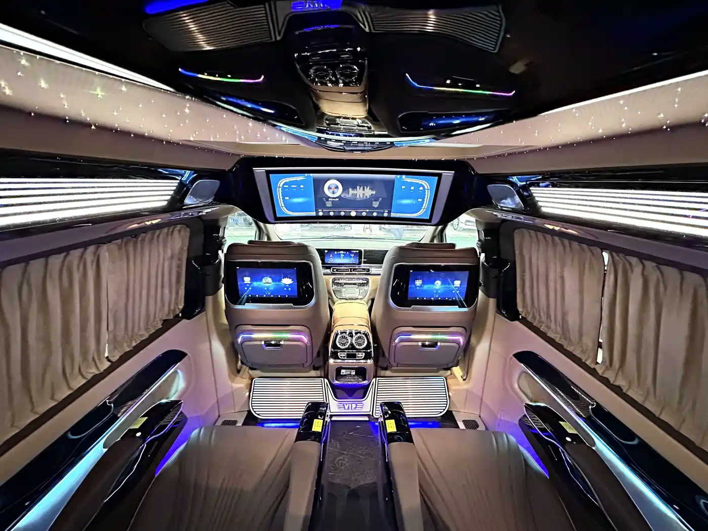 Mercedes-Benz V-Class 2024 V 300 L Long Wheelbase Premium фото 12