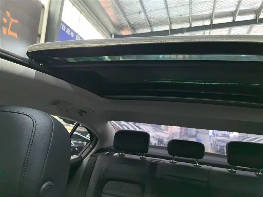 Volkswagen Magotan 2018 330TSI DSG Leading фото 18