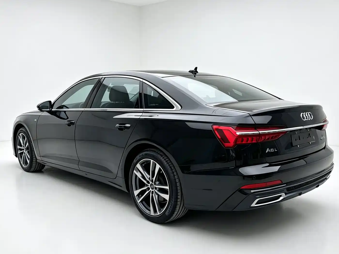 Фото 4 - Audi A6L