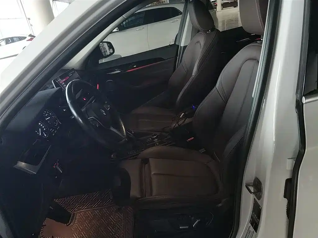 BMW X1 2022 sDrive25Li Leading фото 15