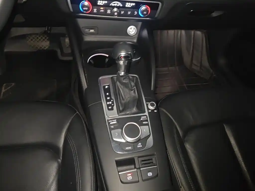 Audi A3 2018 30th Anniversary Sportback 35 TFSI Style фото 14