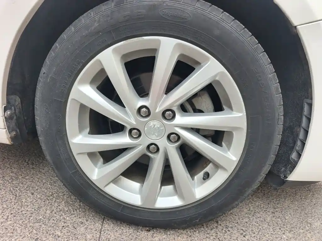 Photo 8 - Buick Verano