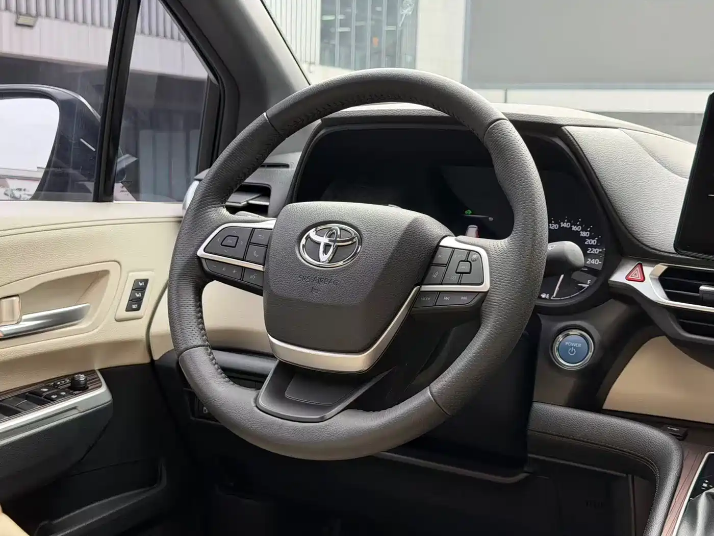 Toyota Granvia 2024 2.5L Hybrid Premium PLUS фото 6