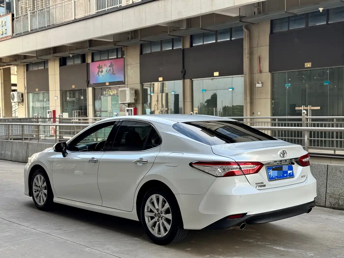 Toyota Camry 2018 2.0G Luxury Edition фото 3