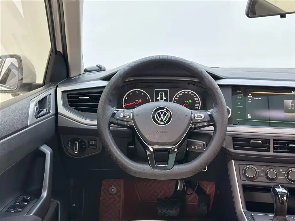 Volkswagen Polo 2021 Plus 1.5L Automatic Panorama Enjoyment Edition фото 17