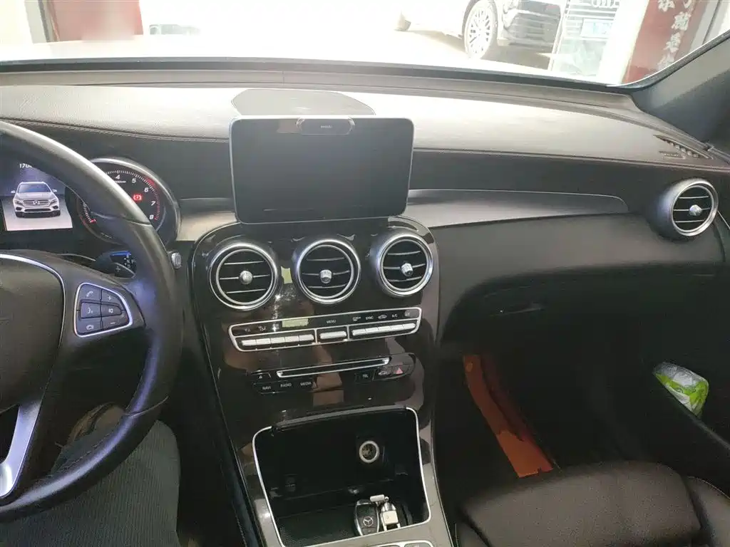 Mercedes-Benz GLC 2017 GLC 260 4MATIC Dynamic фото 6