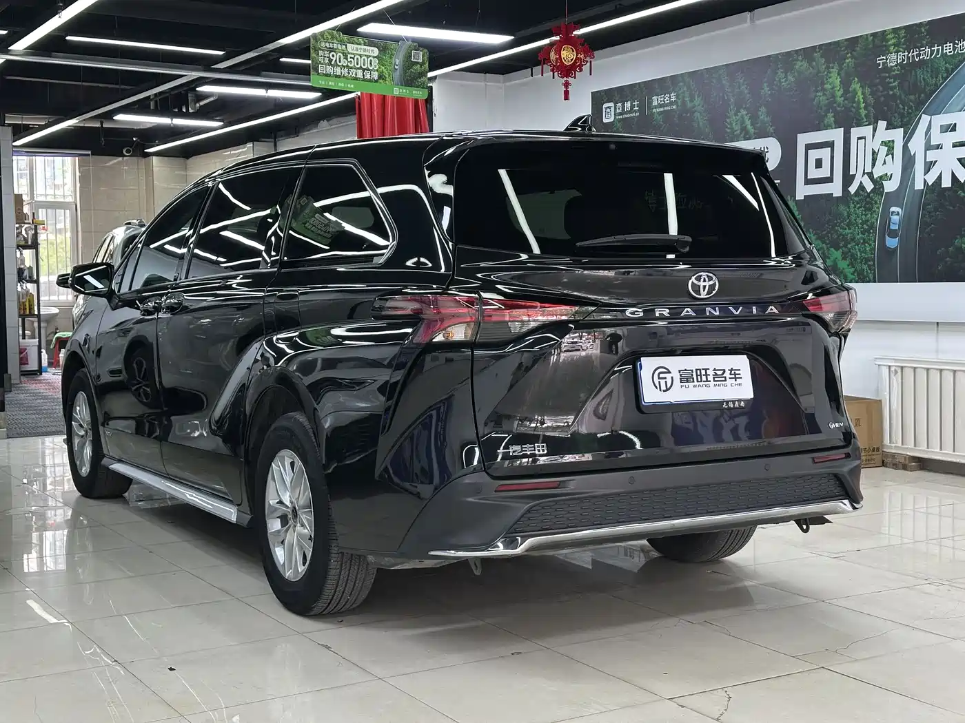 Toyota Granvia 2024 2.5L Hybrid Comfort фото 6
