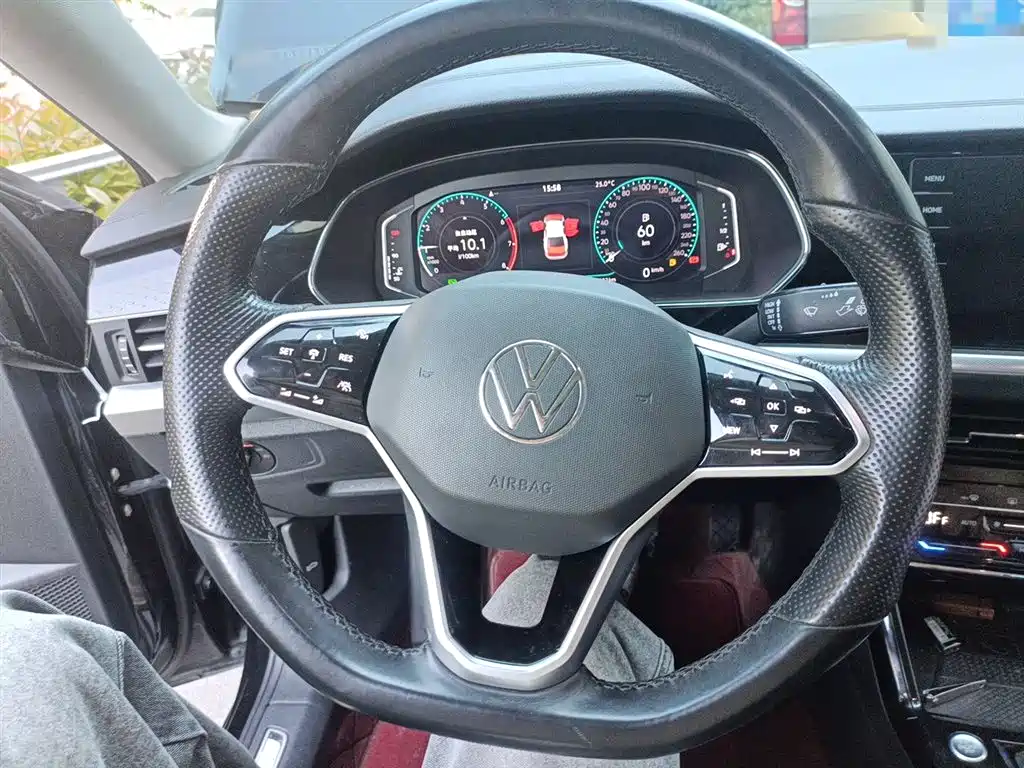 Volkswagen Passat 2023 330TSI Luxury Edition фото 6