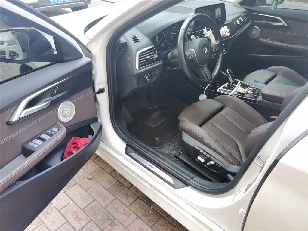BMW 1 Series 2022 125i M Sport Shadow Edition фото 12