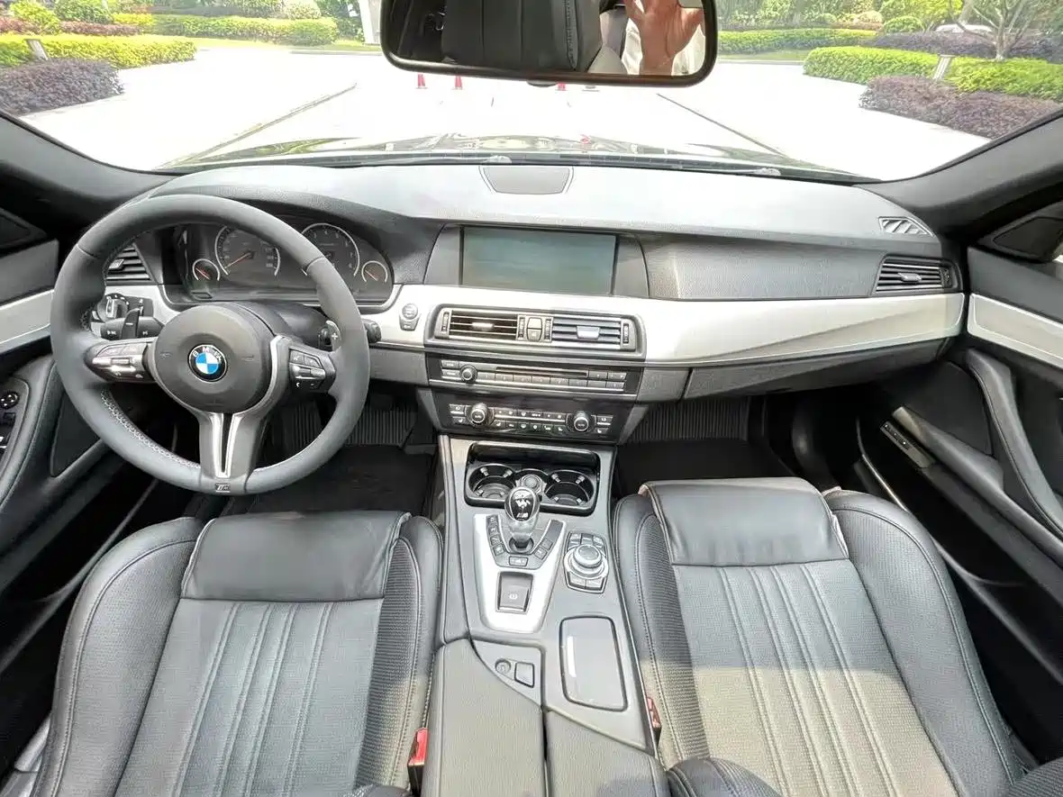 BMW M5 2012 M5 фото 9