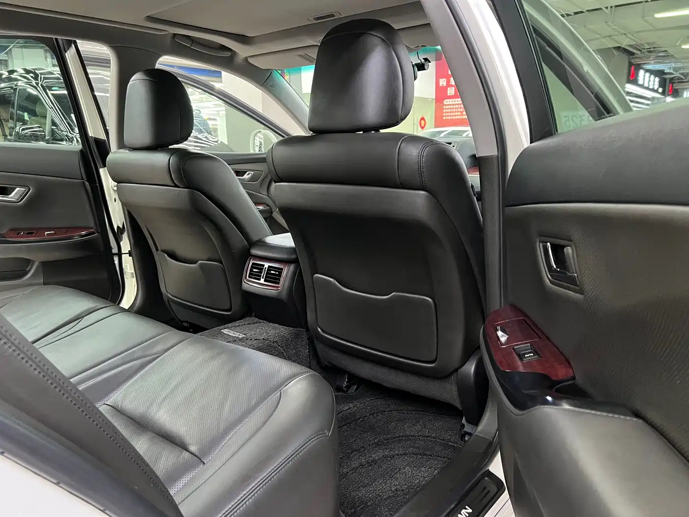 Toyota Crown 2010 2.5L Royal Leather Sunroof Navigation фото 8