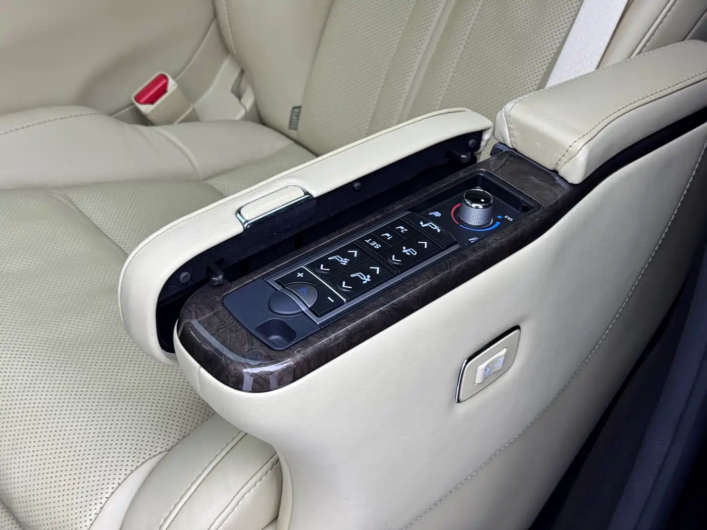 Toyota Vellfire 2019 Hybrid 2.5L HV Premium Edition фото 10