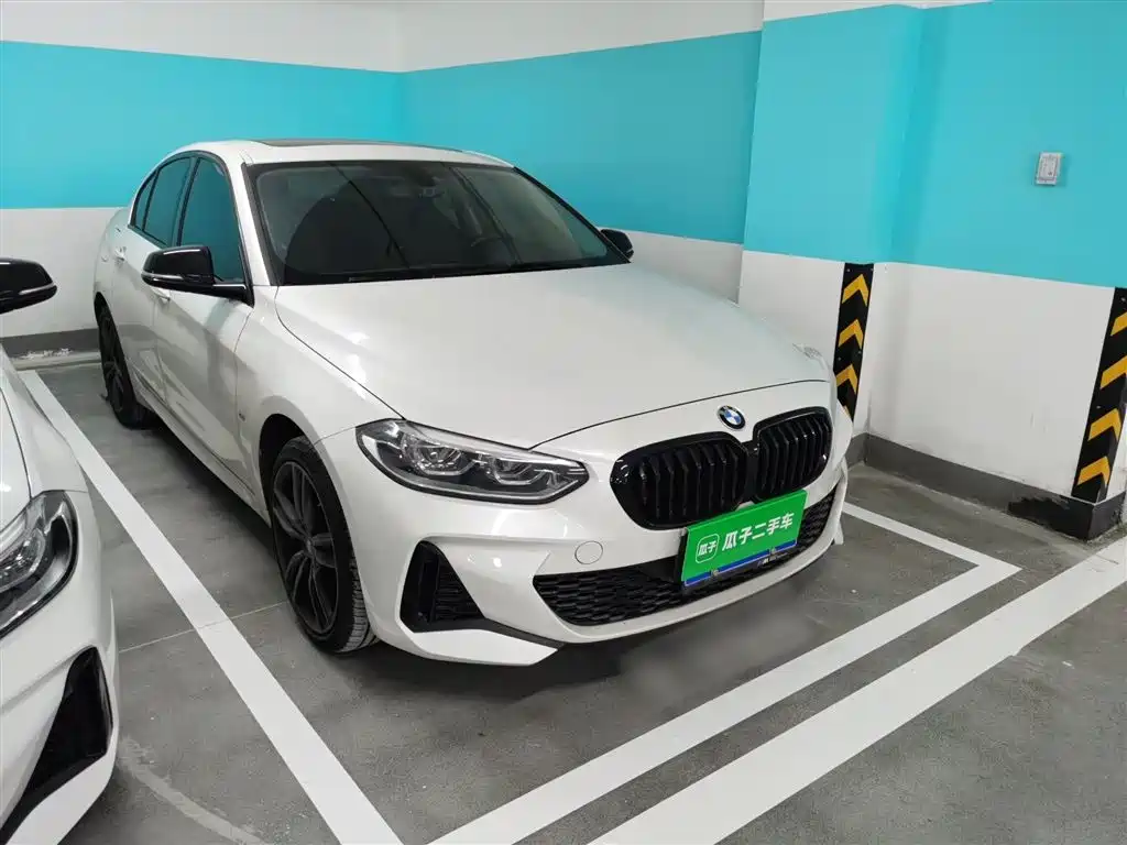 BMW 1 Series 2022 125i M Sport Shadow Edition фото 27