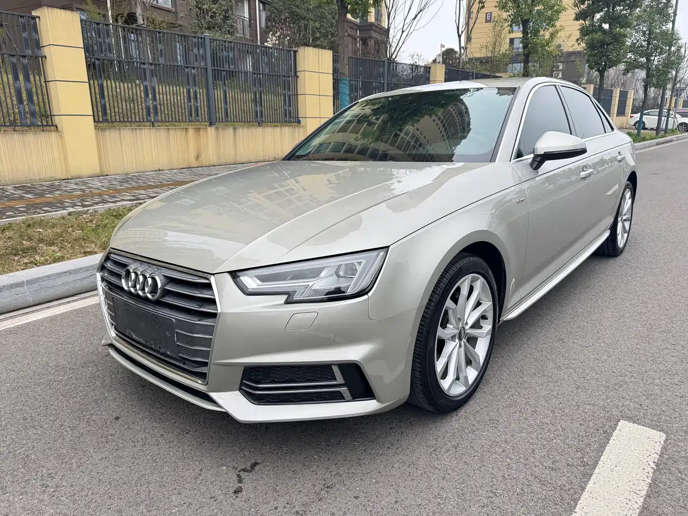 Audi A4L 2018 30th Anniversary 40 TFSI Fashion