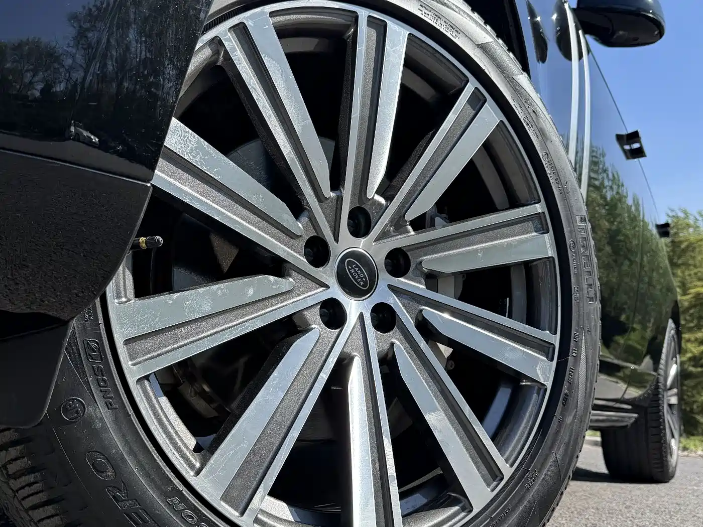 Land Rover Range Rover 2024 3.0 L6 400PS Genesis Extended фото 9