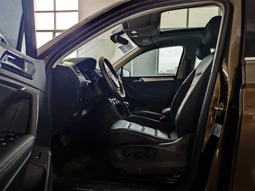 Volkswagen Tiguan L 2017 380TSI Automatic 4WD Luxury Edition фото 20