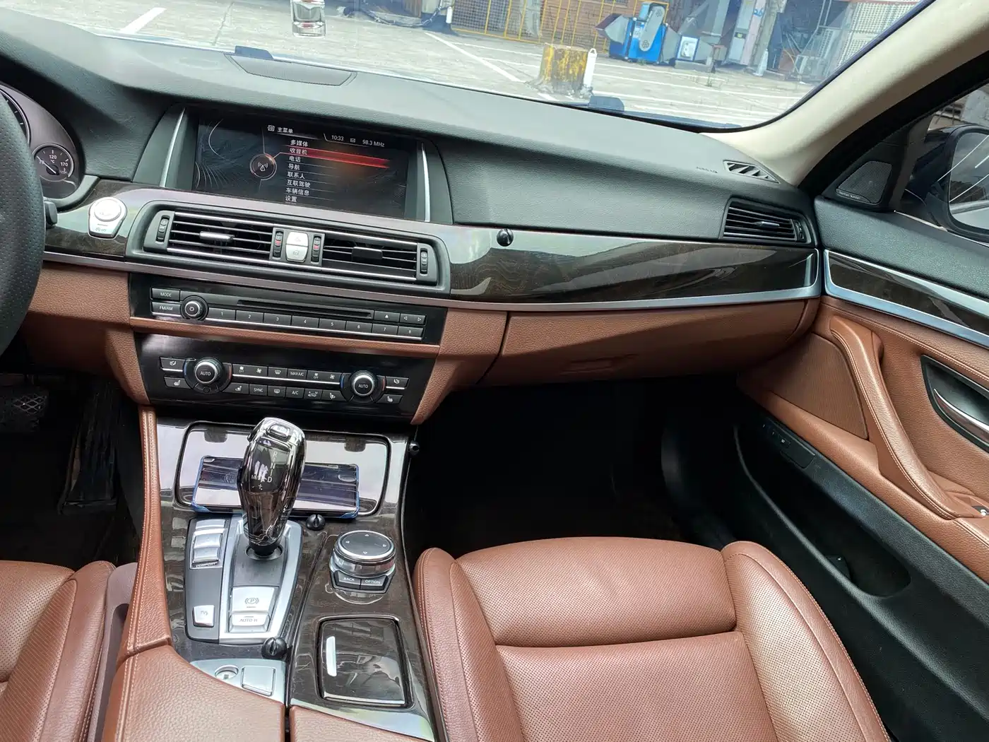 BMW 5 Series 2015 535Li Leading фото 13
