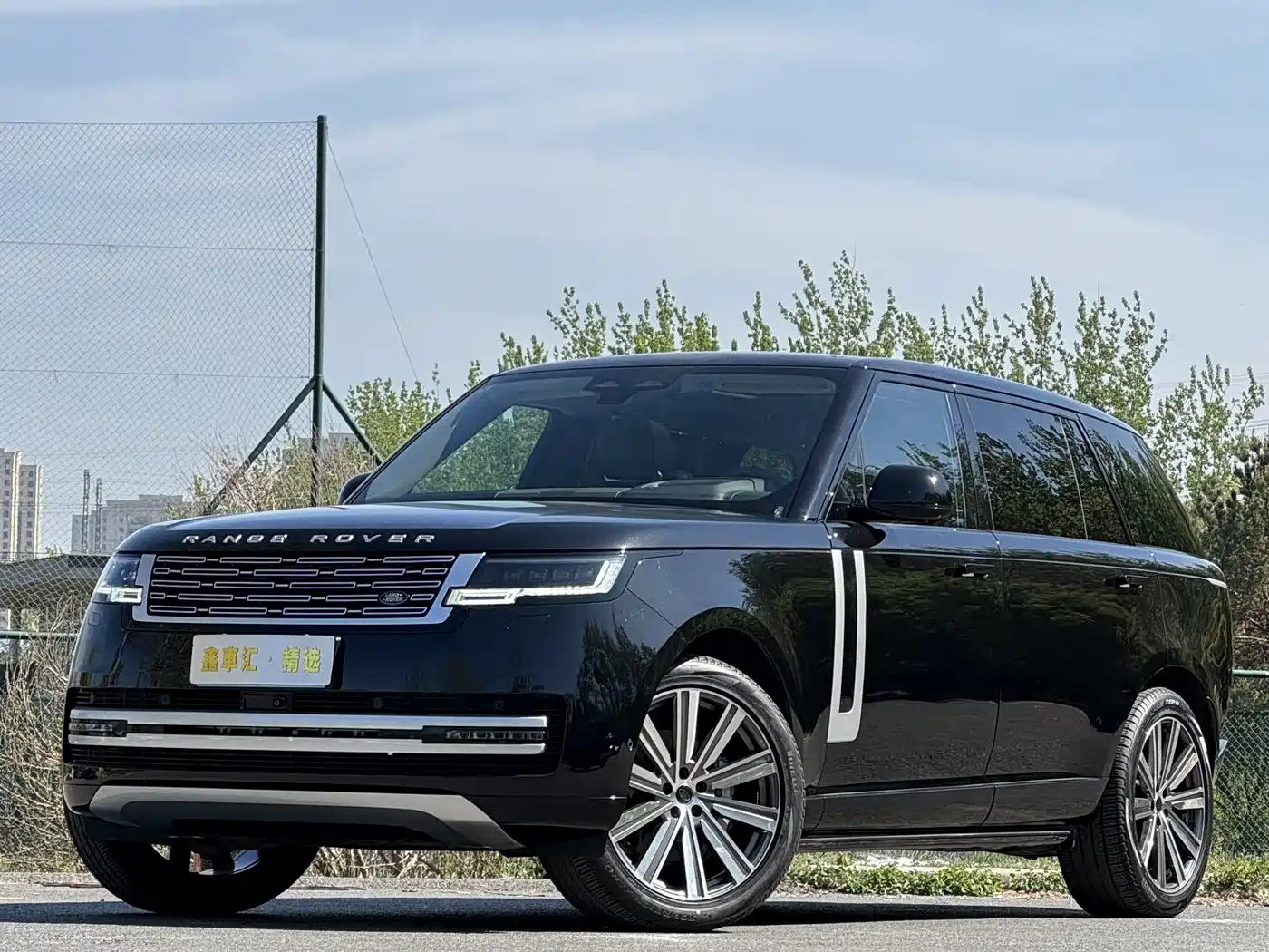 Land Rover Range Rover 2024 3.0 L6 400PS Genesis Extended фото 4