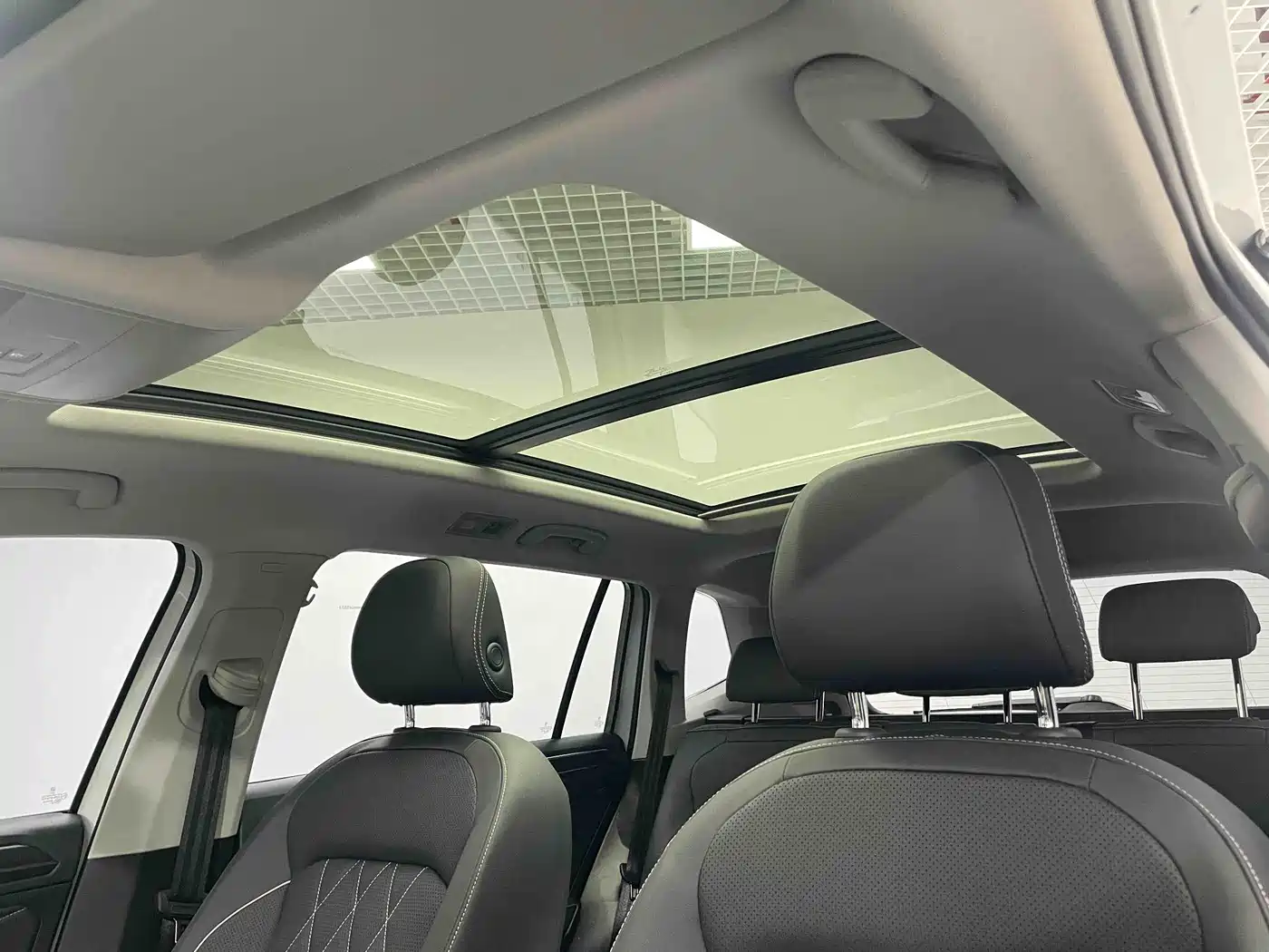 Volkswagen Tiguan L 2023 Facelift 330TSI Automatic 2WD Smart Edition фото 9