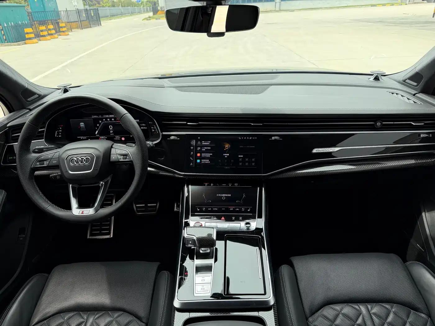 Audi SQ7 2024 4.0 TFSI Dark Knight Edition фото 10