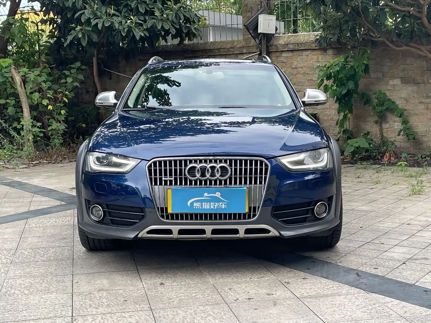 Photo 2 - Audi A4 (Import)
