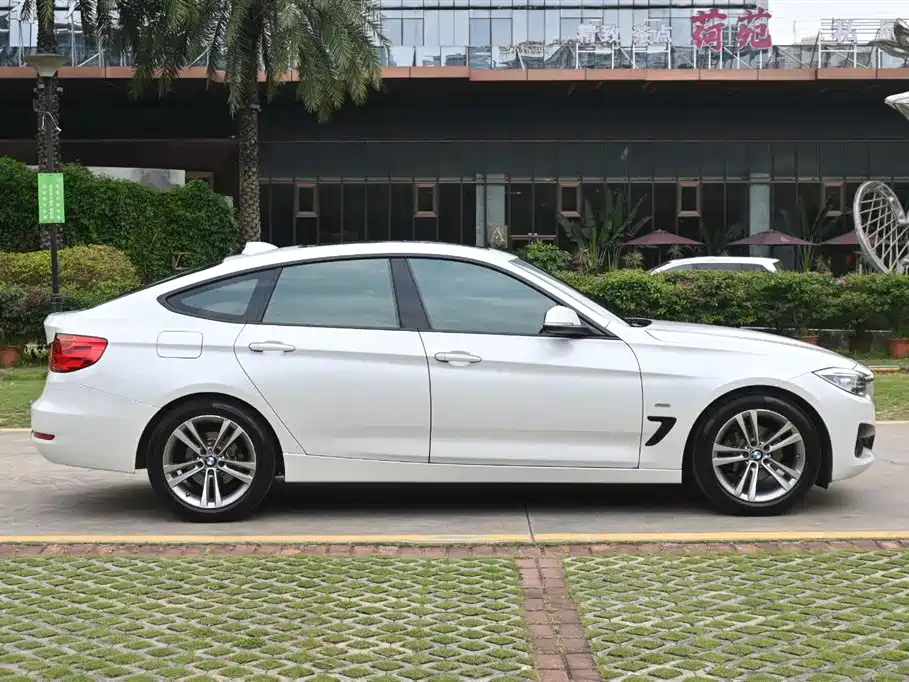 BMW 3 Series GT 2016 320i Design Package фото 6