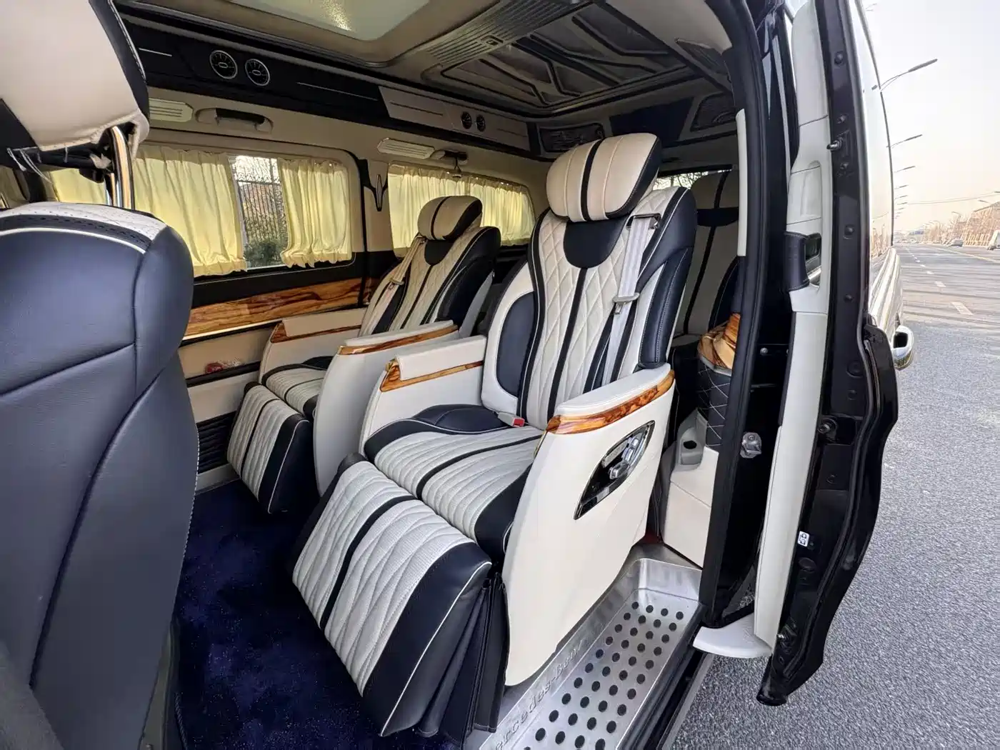 Mercedes-Benz V-Class 2020 Model V 260 L Long Wheelbase Luxury фото 7