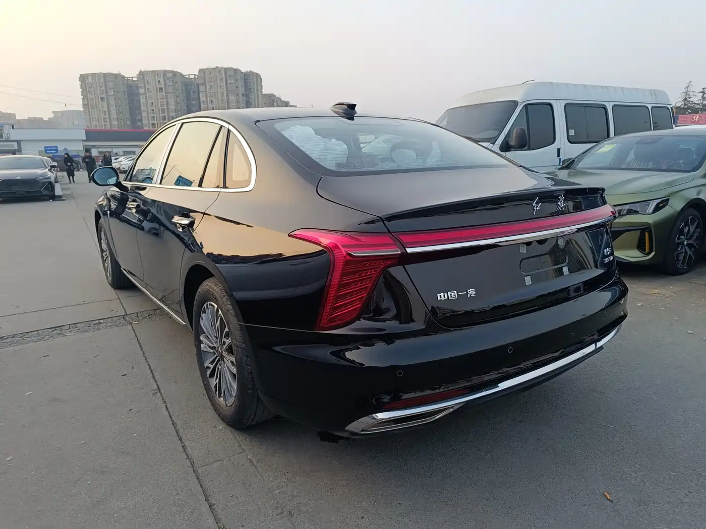 Hongqi H5 2024 1.5T DCT Smart Connect Flag Joy Edition фото 23