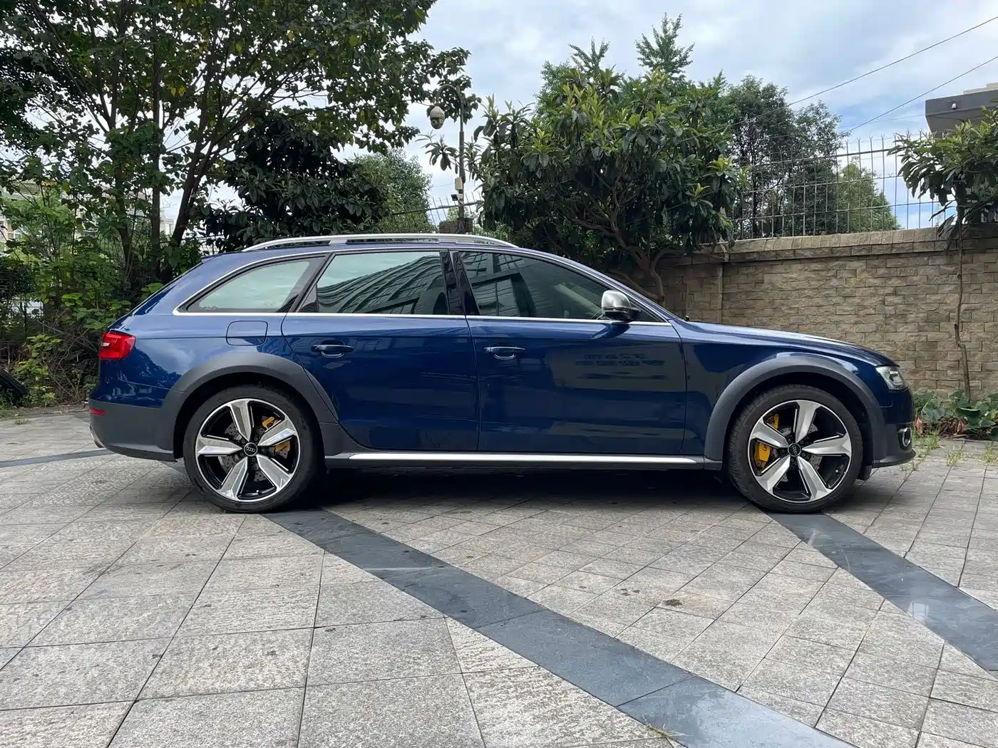 Photo 6 - Audi A4 (Import)