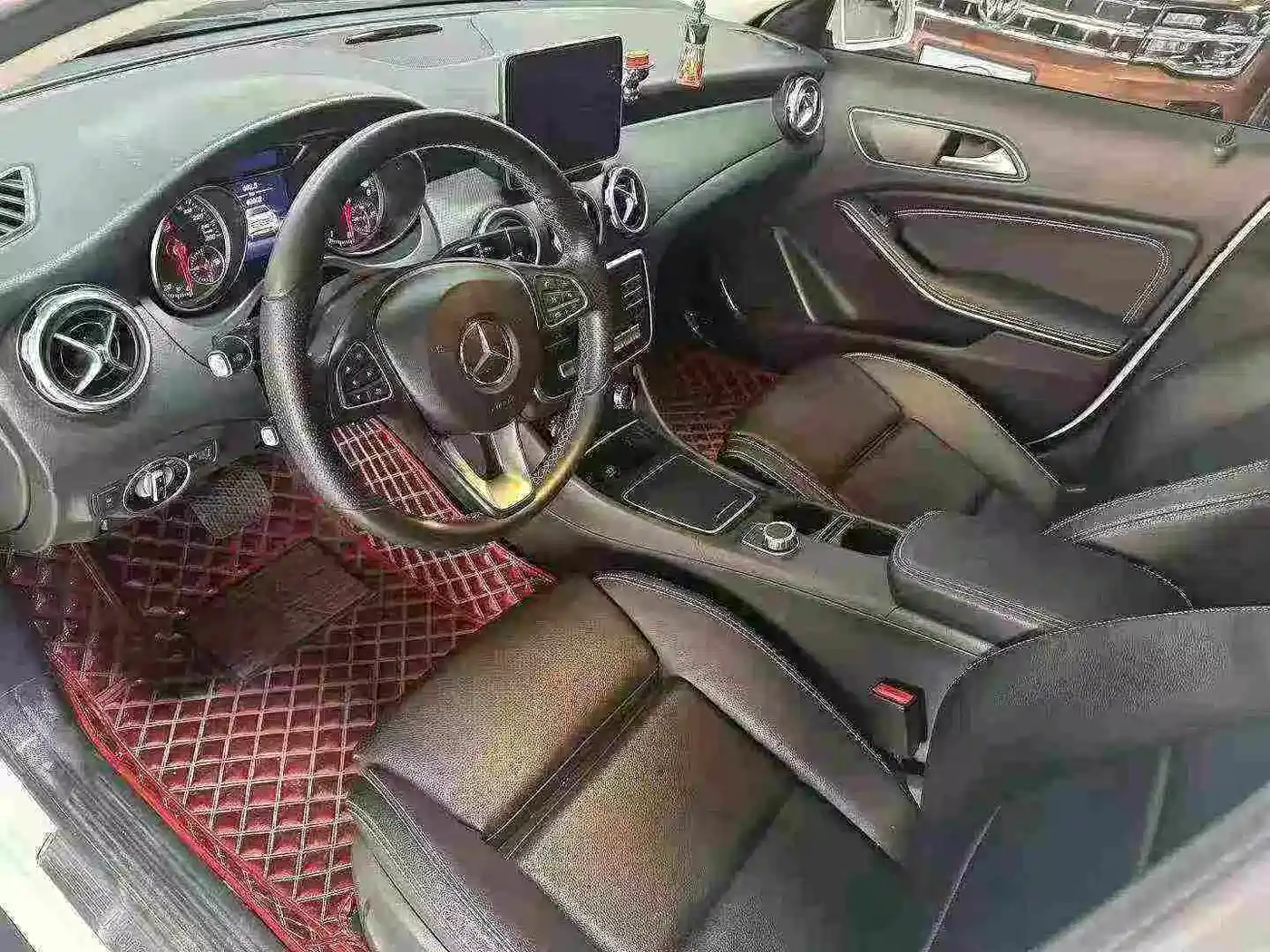 Mercedes-Benz GLA 2018 GLA 200 Dynamic фото 8