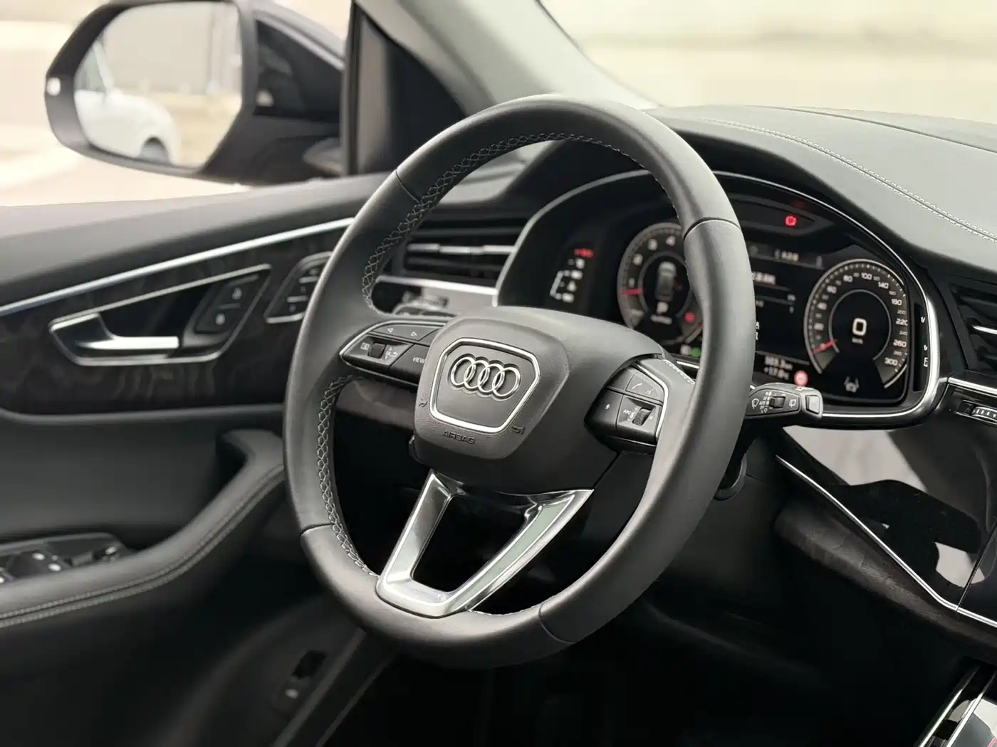 Audi Q8 2024 55 TFSI Luxury Sport фото 9