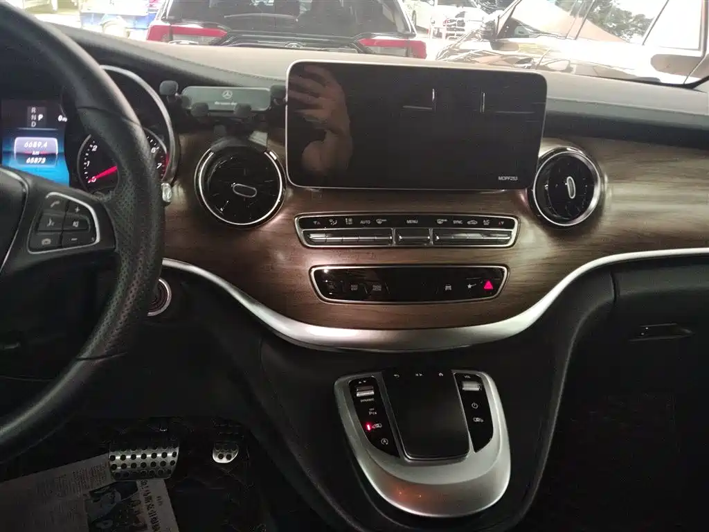 Mercedes-Benz V-Class 2020 Model V 260 L Long Wheelbase Luxury фото 13