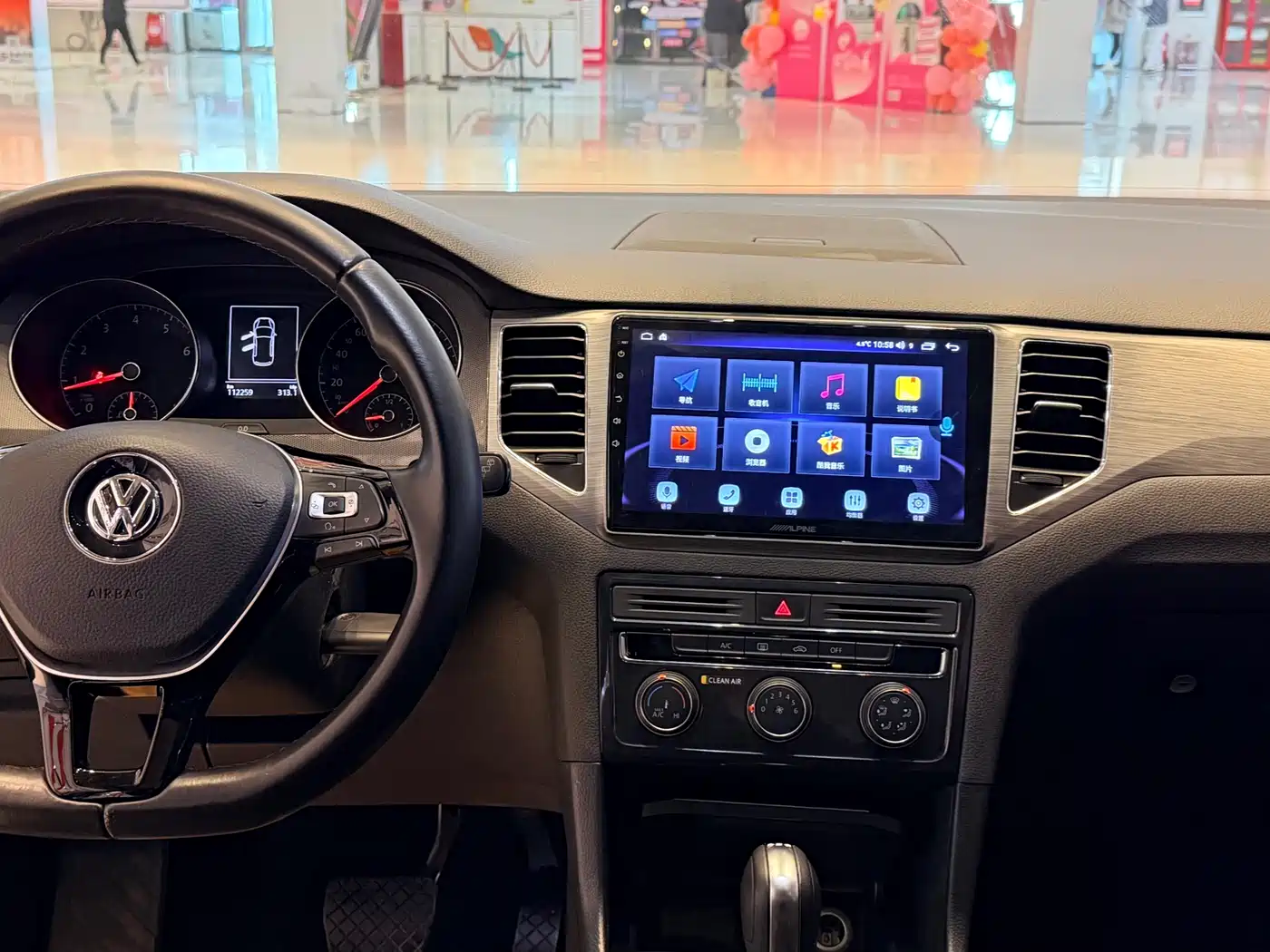 Volkswagen Golf Sportsvan 2018 230TSI Automatic Progressive фото 6