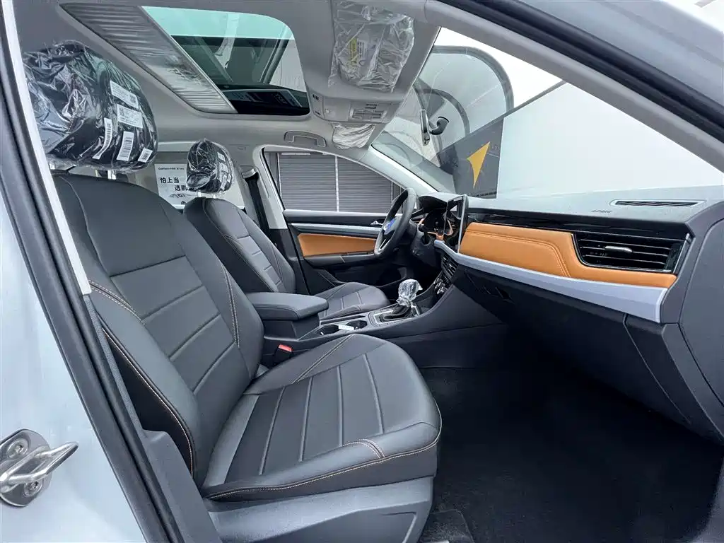 Volkswagen Bora 2025 Facelift 200TSI DSG Navigation Edition фото 18