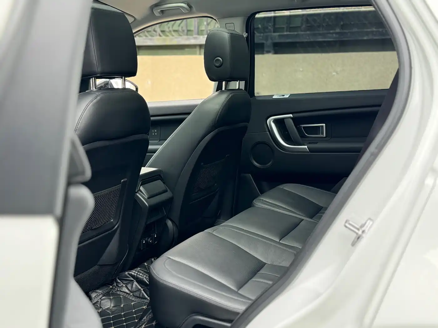 Land Rover Discovery Sport 2017 2.0T HSE фото 15