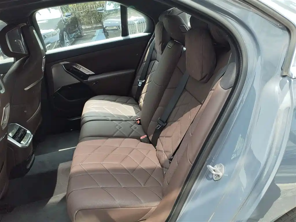 BMW i7 2023 eDrive50L Premium M Sport Package фото 13