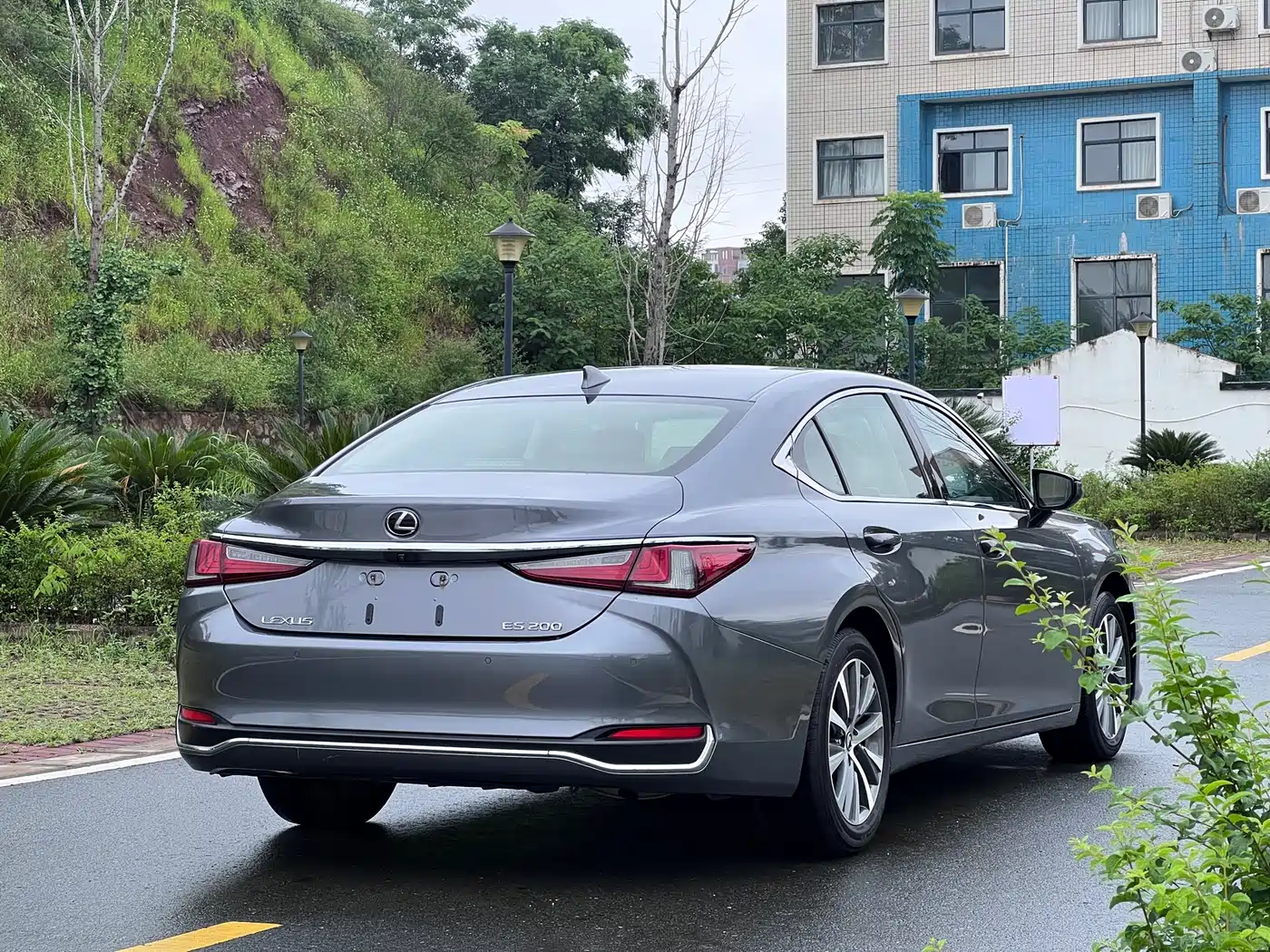 Фото 6 - Lexus ES