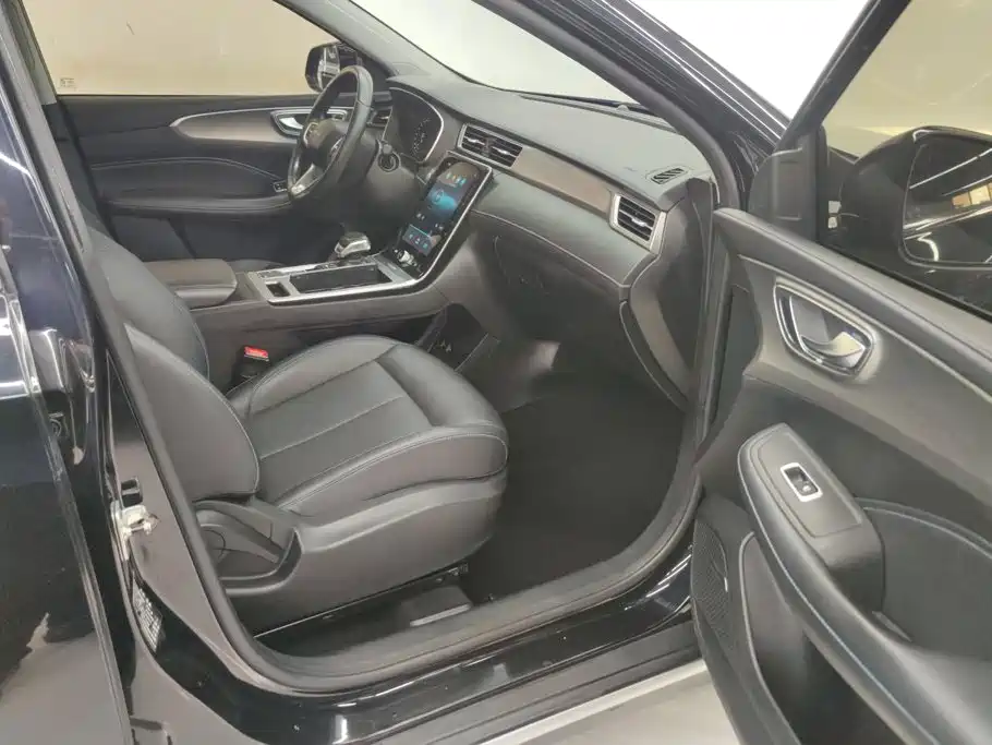 Фото 8 - Roewe RX5