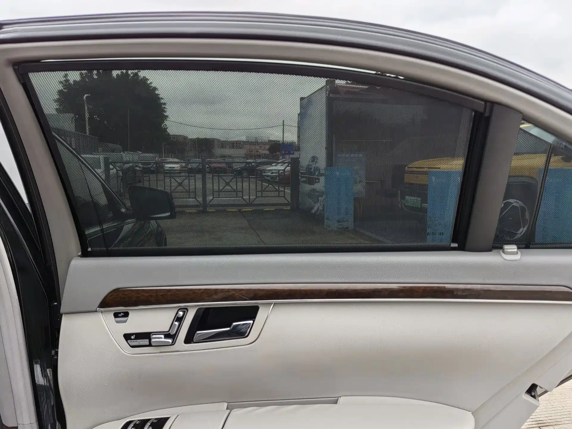 Photo 19 - Mercedes-Benz S-Class