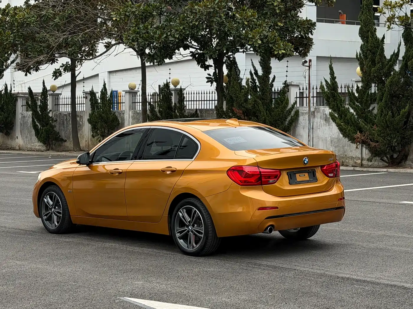BMW 1 Series 2017 118i Sport фото 5