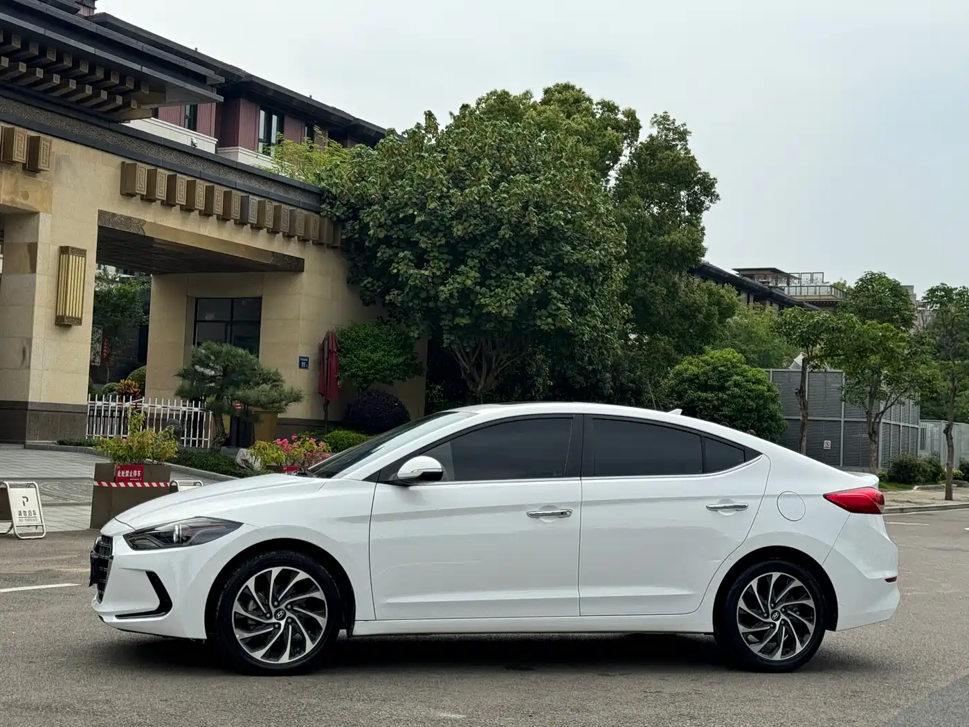 Hyundai Elantra 2020 1.5L CVT Smart Style·Elite фото 13