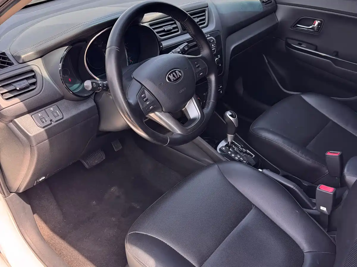 Kia K2 2012 Hatchback 1.6L AT Premium фото 10