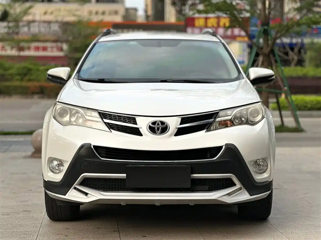 Toyota RAV4 Rongfang 2015 2.0L CVT 2WD Urban Edition фото 12